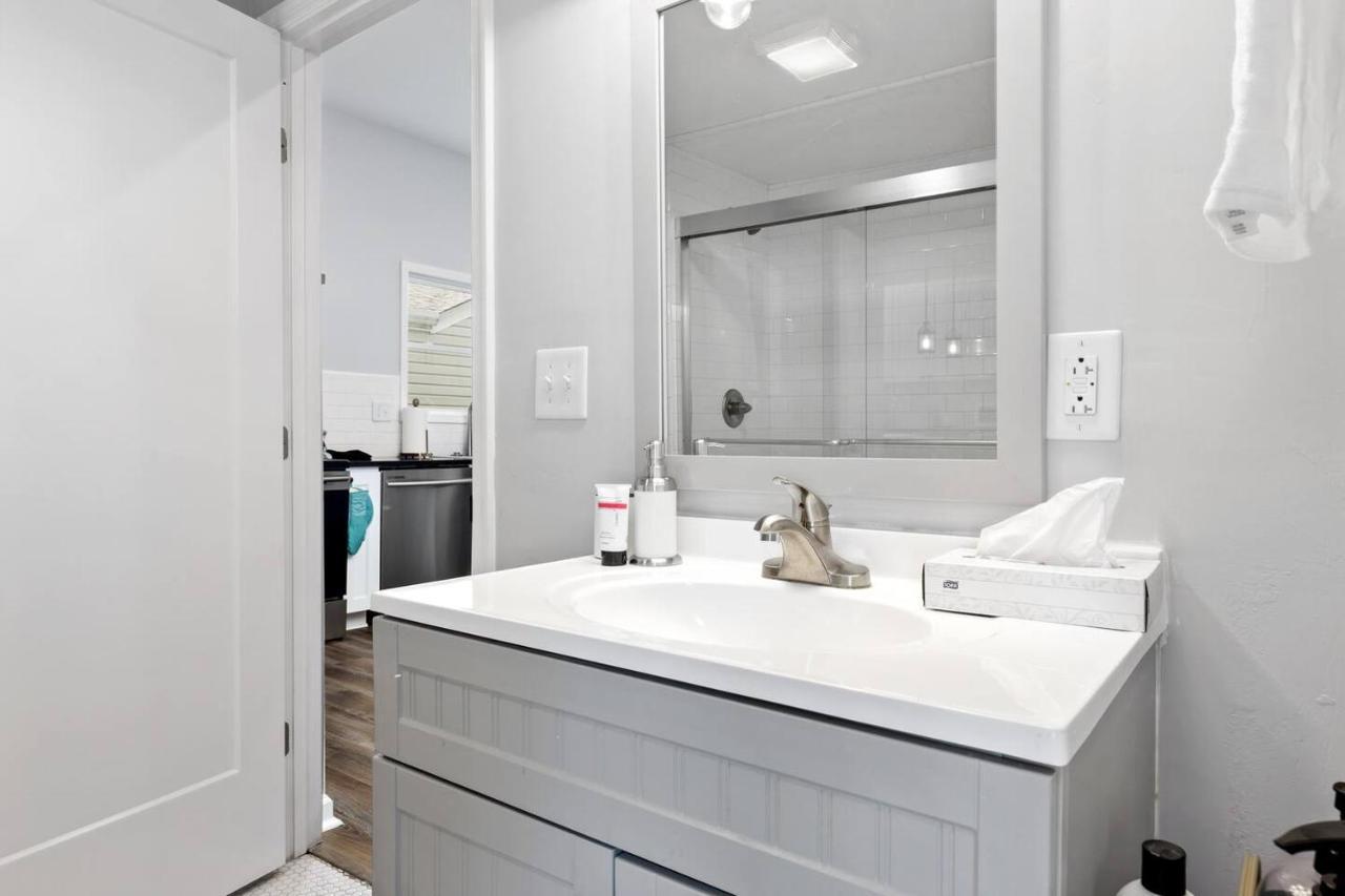 Recently Renovated Chic Durham Farmhouse Εξωτερικό φωτογραφία