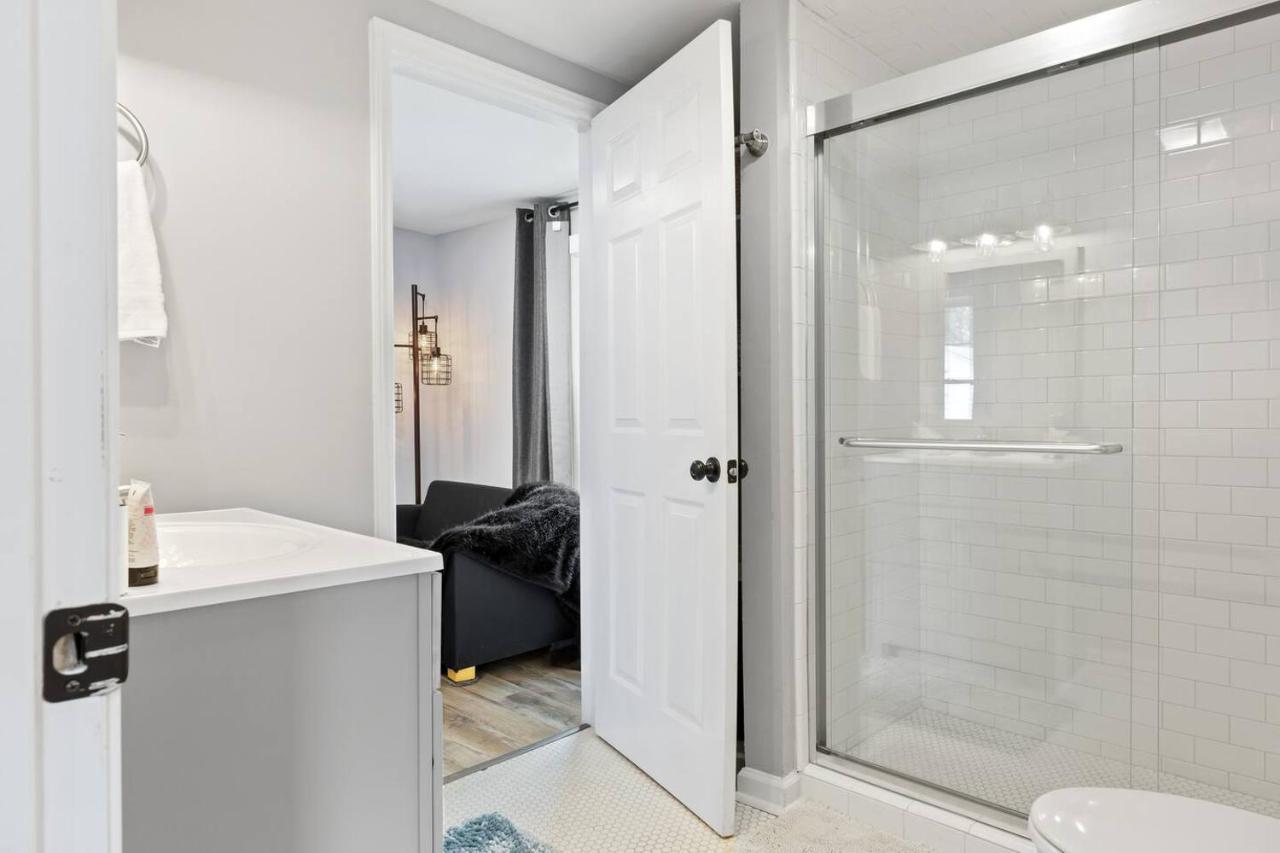 Recently Renovated Chic Durham Farmhouse Εξωτερικό φωτογραφία